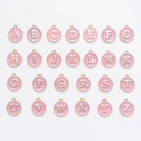 Pendentif rond zamac doré initiale émail rose clair 14mm, x1 (G2933)