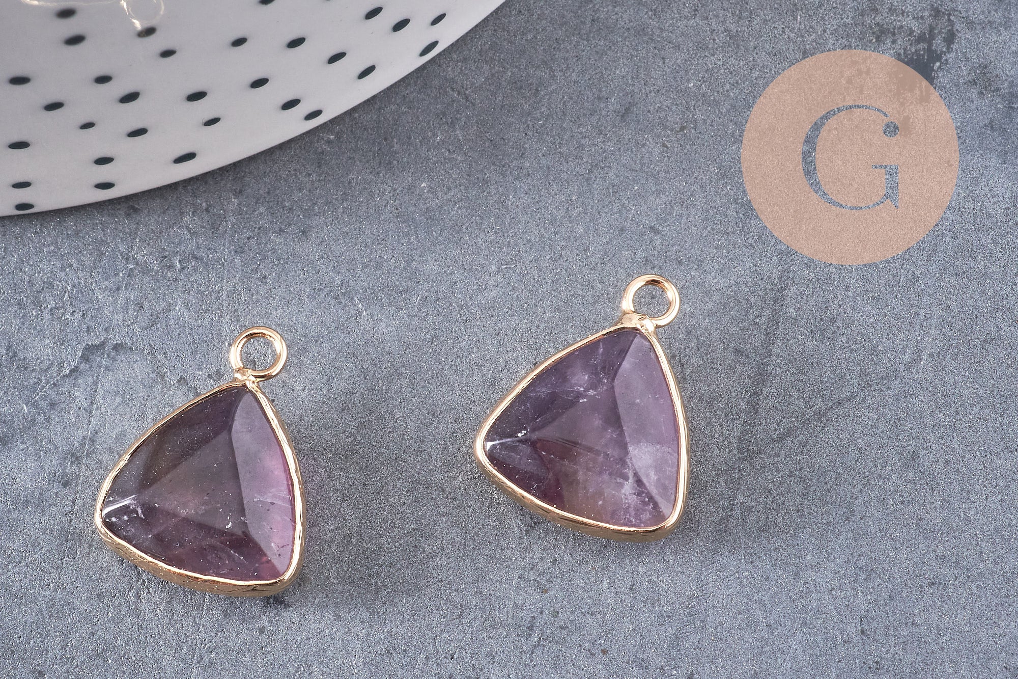 Pendentif triangle améthyste violette, pendentif pierre, support doré, création bijoux pierre naturelle, 19mm, x1 G3938