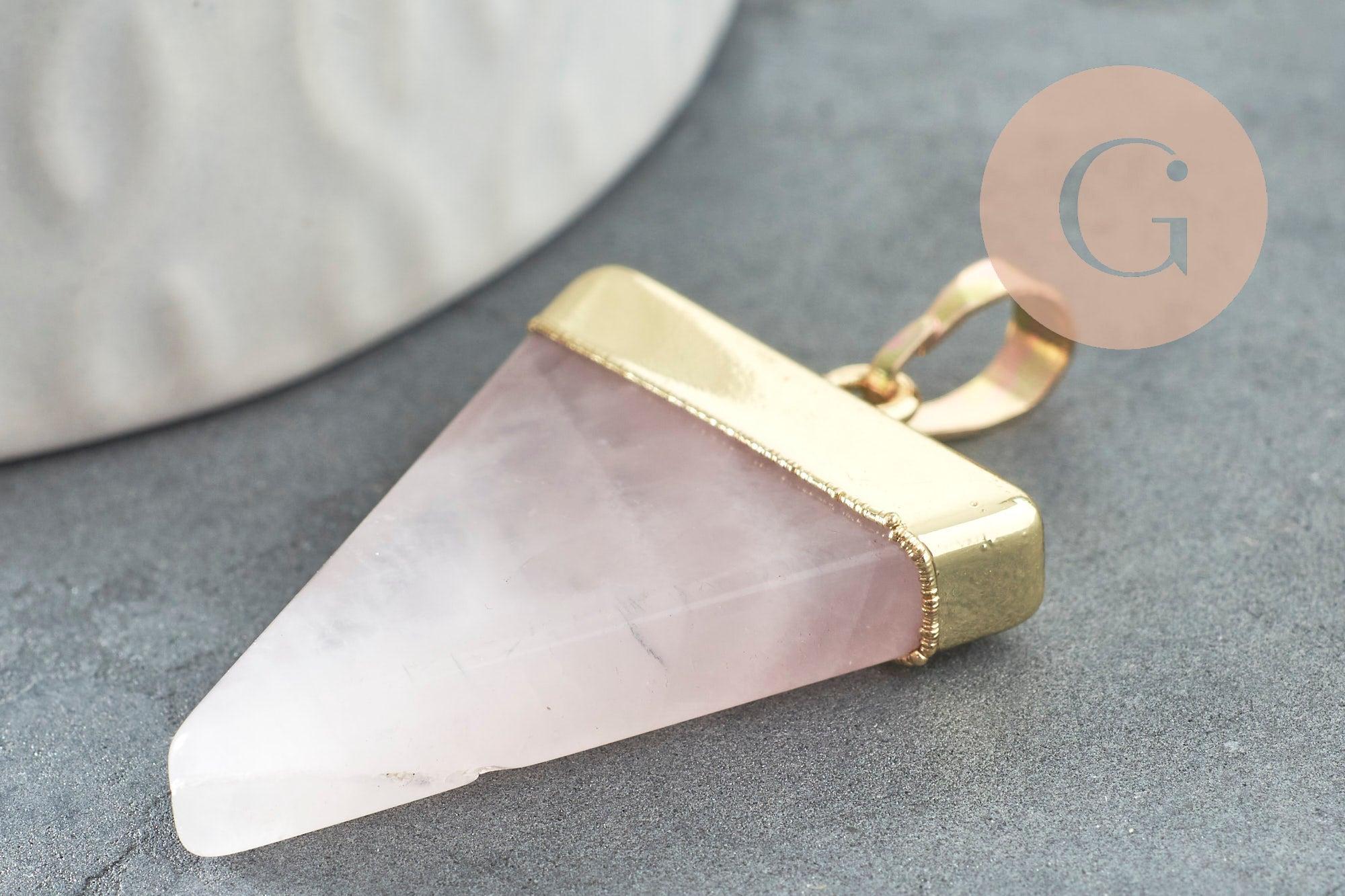 Pendentif triangle quartz rose,quartz naturel,pendentif pierre, support doré, création bijoux, pierre naturelle, 33mm, x1 (G2059)