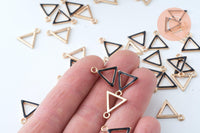 Pendentif triangle zamac doré émail noir 15mm,pendentif doré pour création de bijoux, x5 G6086