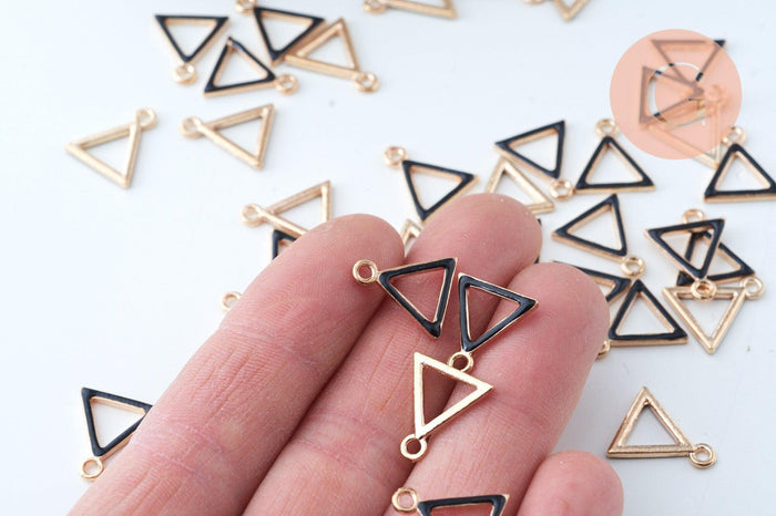 Pendentif triangle zamac doré émail noir 15mm,pendentif doré pour création de bijoux, x5 G6086