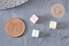 Perle carré Lettre Alphabet plastique blanc lettre multicolore,création bracelet,6mm, x10Gr (G3799)