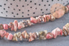 Perle chips rhodonite naturelle 2-8mm, x1 fil de 80cm (G3847)
