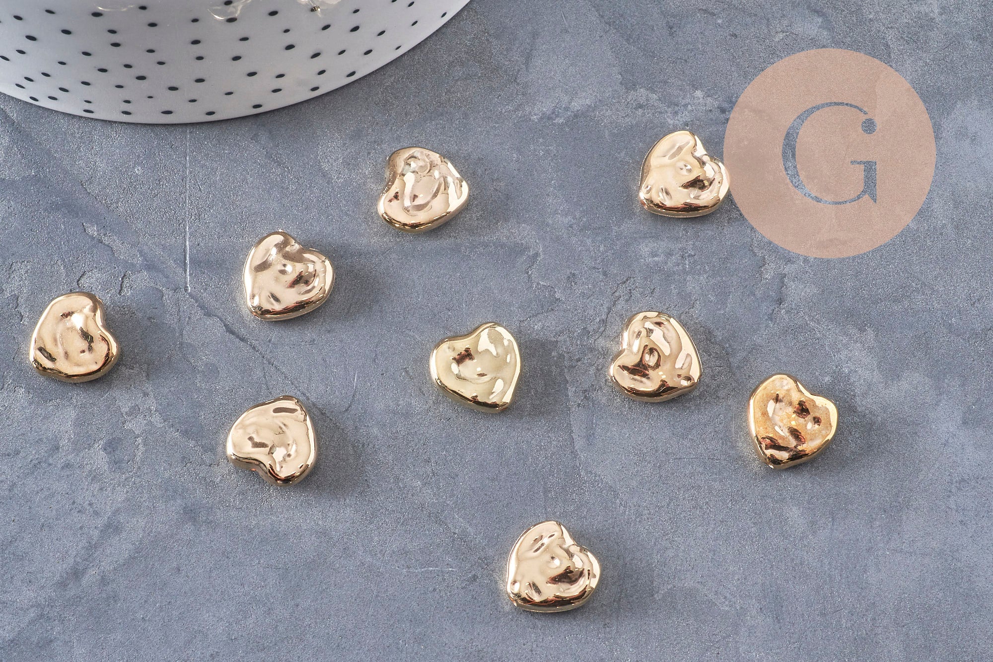 Perle coeur texturé plastique doré 13.5mm, x20 (G10967)