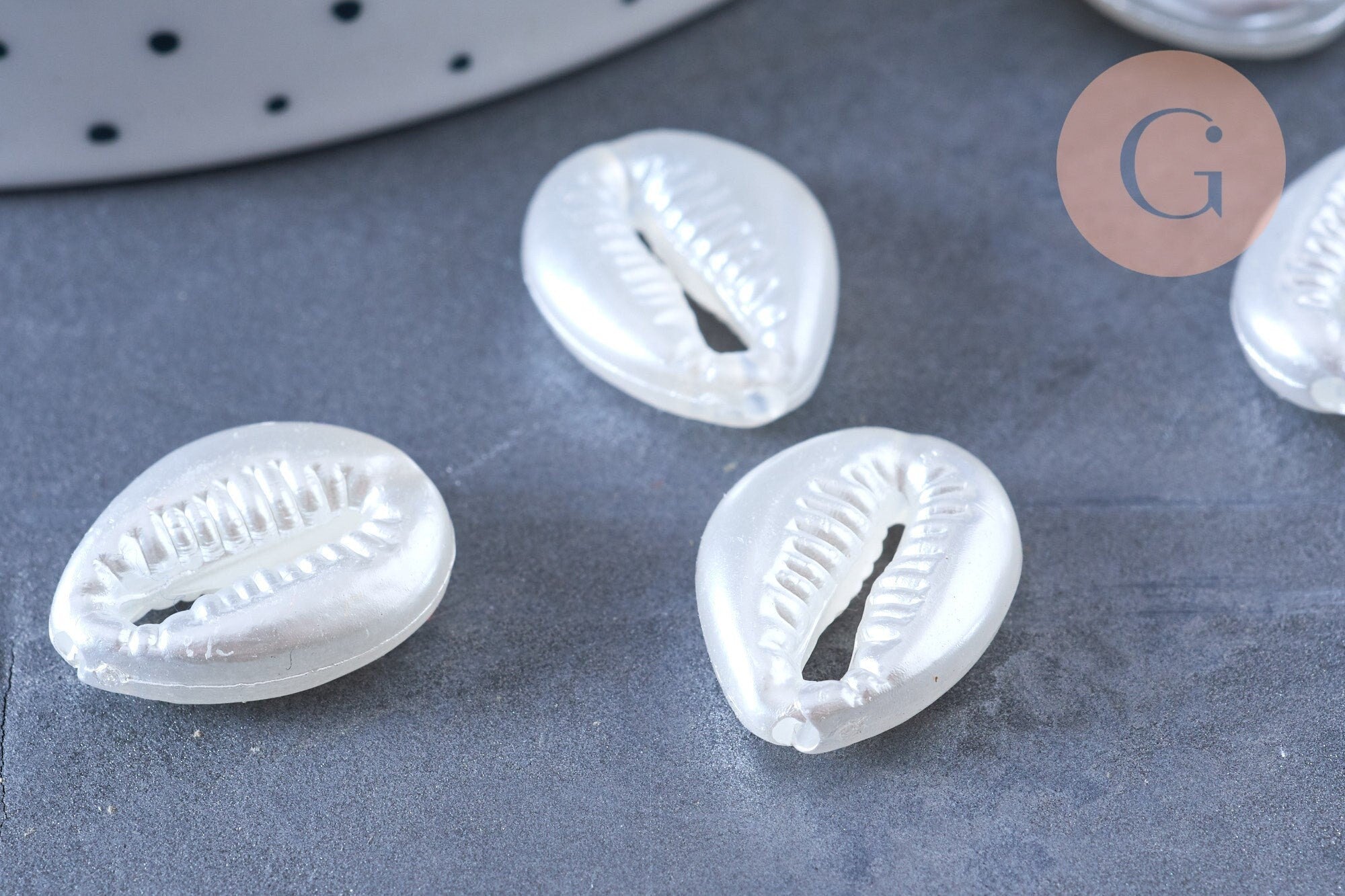 Perle coquillage cauri plastique blanc nacré 18mm, x10 perles (G6434)