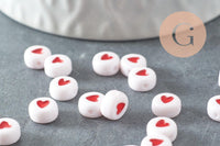 Perle disque coeur rouge plastique blanc 7mm, x10 grammes (G1786)