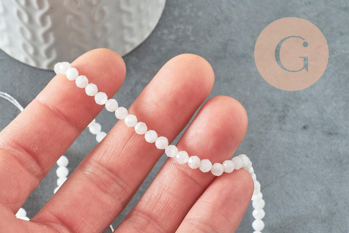 Perle pierre de lune naturelle facette 3.5-4mm, x1 fil de 40cm (G4657)
