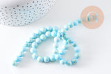 Perle ronde jade naturel turquoise et or 8mm, x1 fil de 40cm (G5211)
