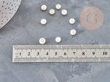 Perle ronde nacre blanche lettre dorée 6x4mm, nacre et coquillage, x1 (G9063)