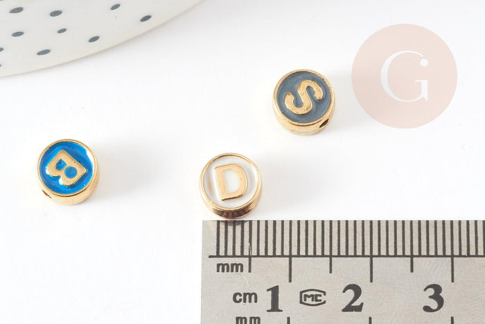 Perle ronde zamac doré initiale émail multicolore 8mm, x1 (G4296)