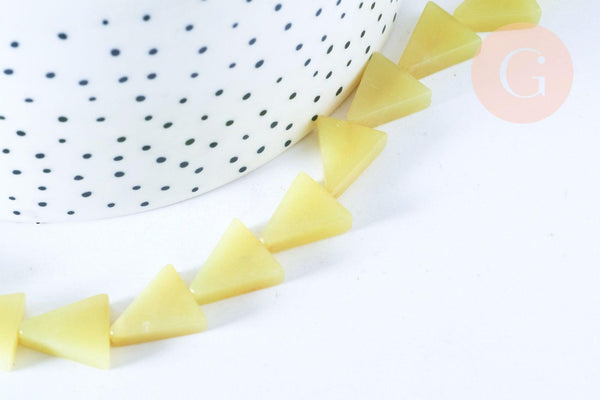 Perle triangle jade jaune ,bijoux pierre naturelle, 14mm, fil de 40cm, x1 (G7166)