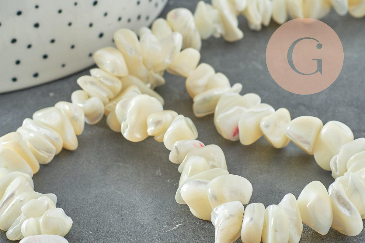 Perles chips coquillage nacre naturelle beige 8-14mm, x1 fil 80cm (G5742)