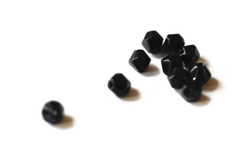 Perles cristal facette noires,cristal autrichien, perles bicone, 4mm, x1 fil de 48 cm (G0749)