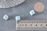 Perles cube céramique bleu clair 8mm, x5 (G11240)
