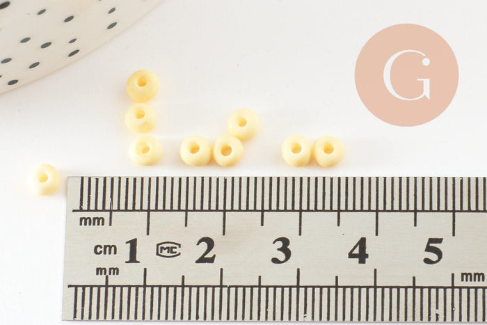 Perles de rocaille verre jaune pastel 4.5mm, x 10g (G7793)