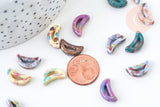 Perles en porcelaine lune 16mm émail multicolore, création bijoux porcelaine céramique, x5 (G5649)