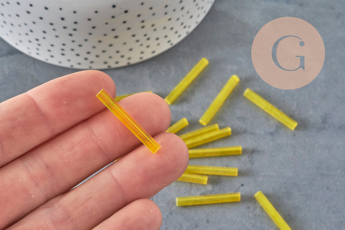 Perle rocaille tubo rocaille giallo traslucido, 28mm, x10gr (G4391)