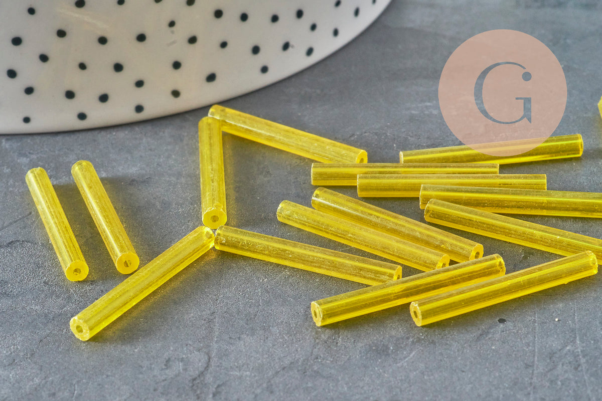 Perle rocaille tubo rocaille giallo traslucido, 28mm, x10gr (G4391)