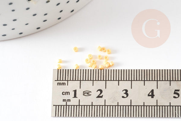 Perles tube jaune opaque façon Delica miyuki 1.5-2mm, x1 sachet de 8gr (G9161)