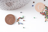 Petite Perle rocaille rayé multicolore 1.5x2mm x 10gr (G10934)