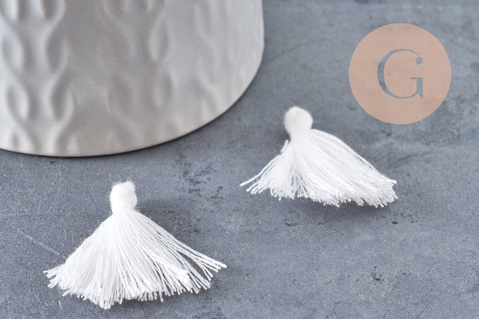 Pompon blanc coton 25-31mm, x5 (G1790)