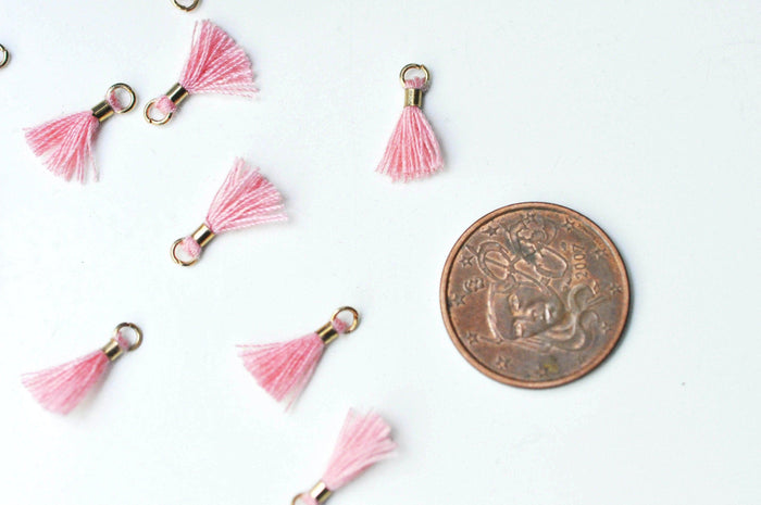 Pompon rose corail polyestère support doré, pompon boucles,fabrication bijoux bohème,10-16mm, x10 (G4261)