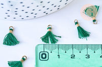 Pompon vert émeraude polyestère support doré,décoration pompon, pompon boucles,fabrication bijoux bohème,10-15mm, x10 ( G5563)