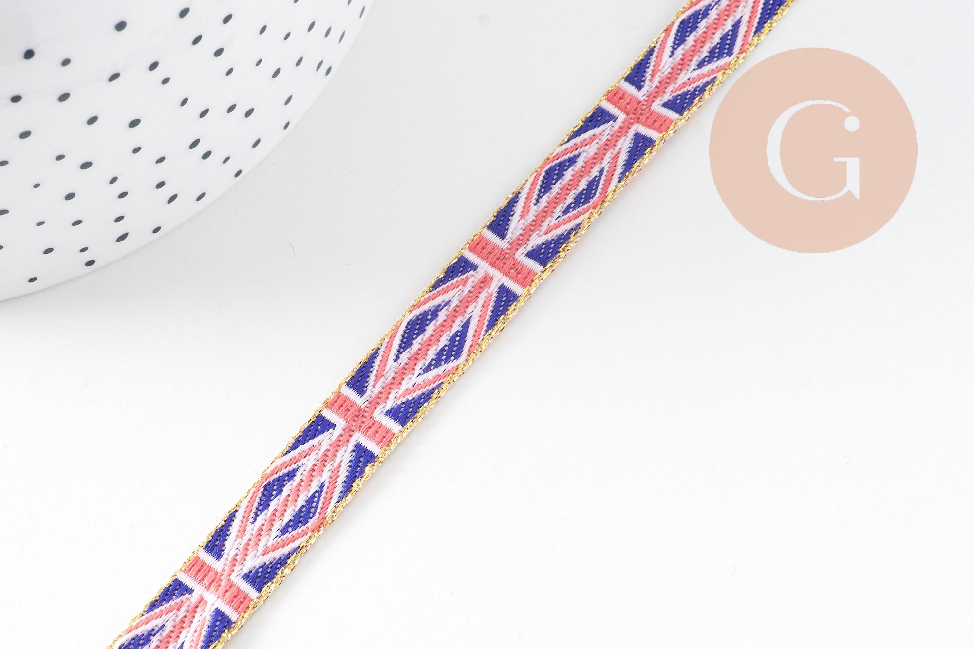 Ruban texte drapeaux pays 10mm, un ruban brodé de qualité pour travaux de couture ou création de bijoux, x1 mètre (G10831)