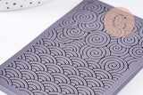Tapis de texture pour pâte polymère spirales & vagues 65 x100mm, x1 (G10676)