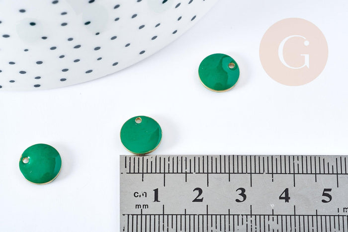pendentif breloque plate ronde en laiton brut émail vert 10mm, x 5 (G8553)
