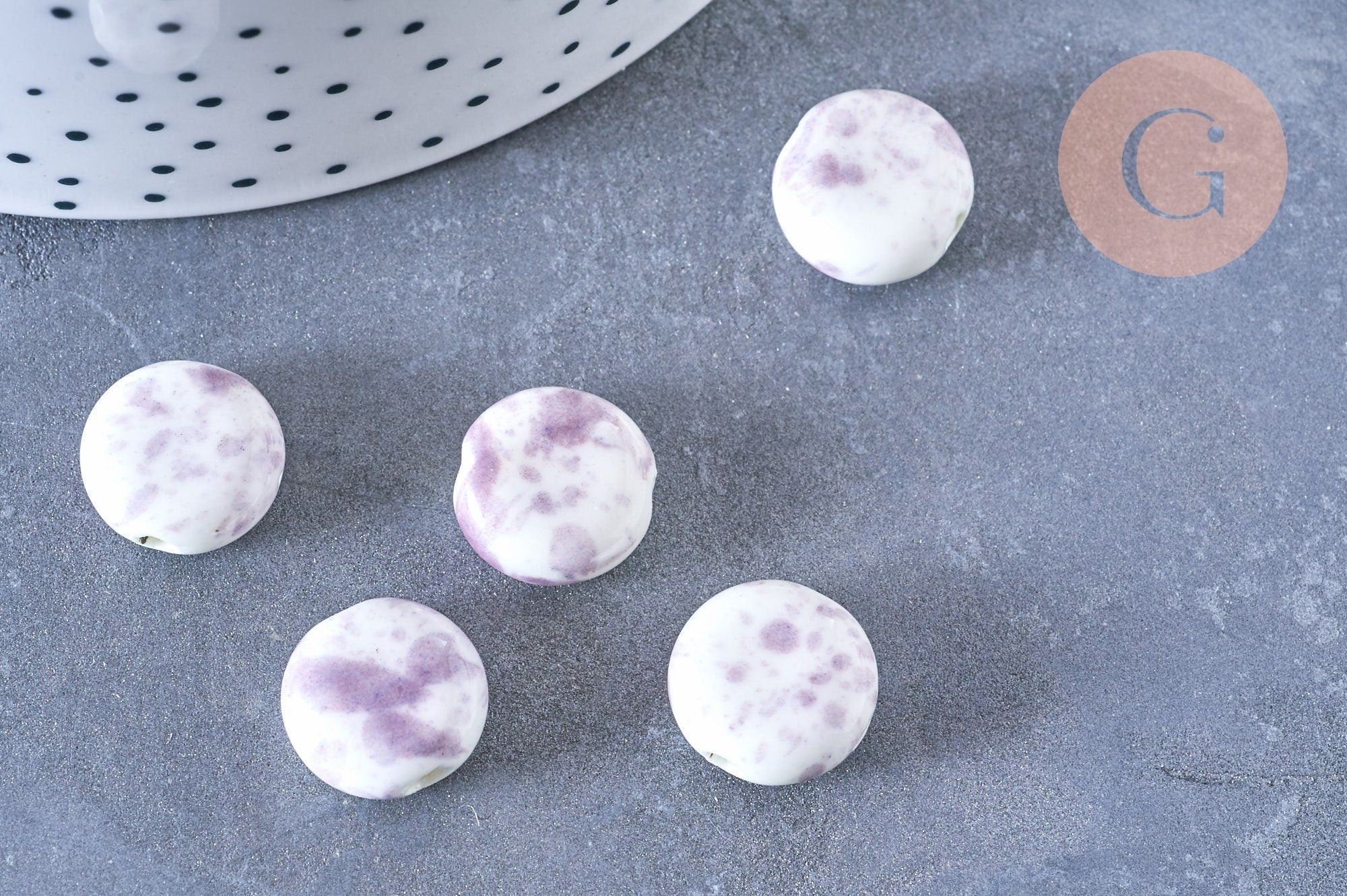 Perle porcelaine blanc violet 15mm, perle striées,perle céramique,céramique violette, x5 (G5718)