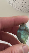 Pendentif labradorite, support argenté, pierre labradorite naturelle, 21-43mm, x1 (G2338)